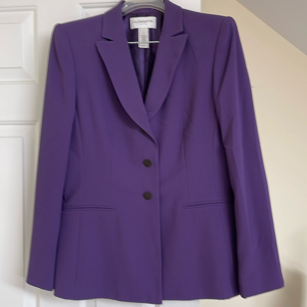 Liz Claiborne Women’s Size 10 2-piece skirt suit. Gorgeous suit!